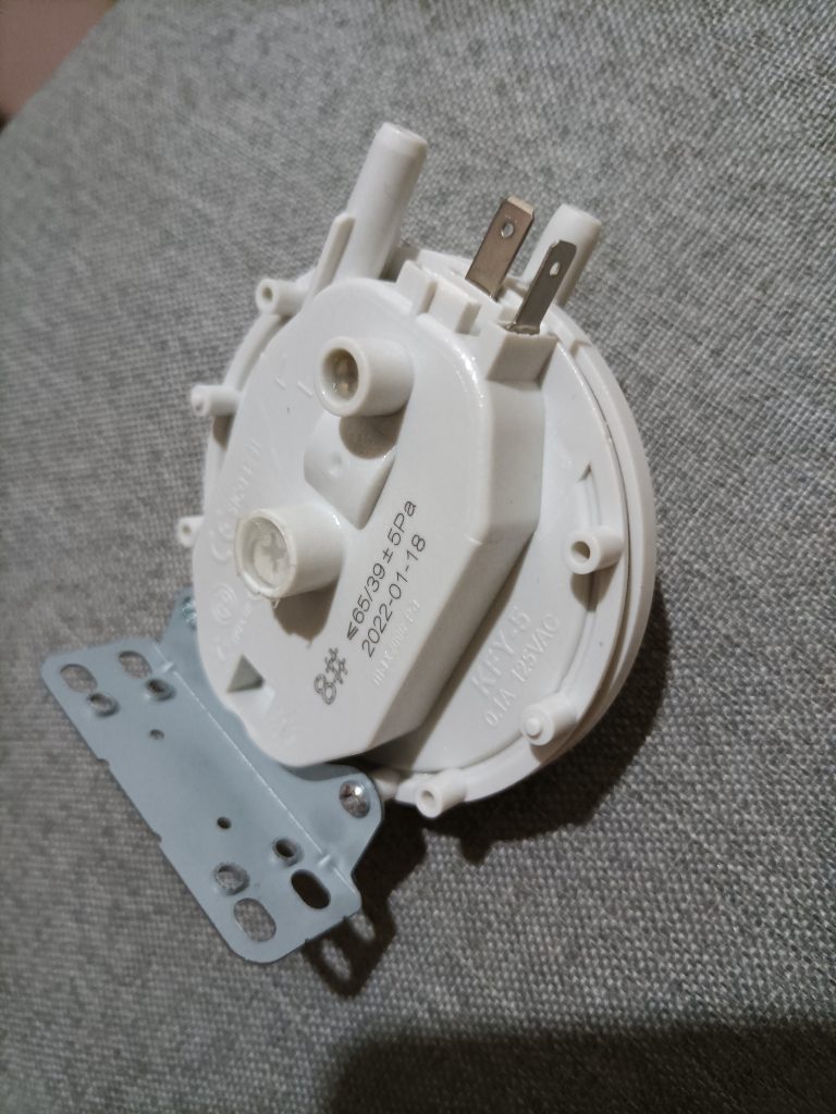 华帝燃气热水器有时显示e8是什么意思插图 燃气热水器的风压开关原理